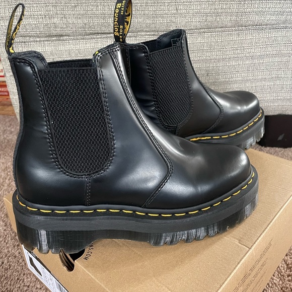 ❗️SOLD❗️Women’s platform Dr. Marten Chelsea Boot size 7 - Picture 9 of 12